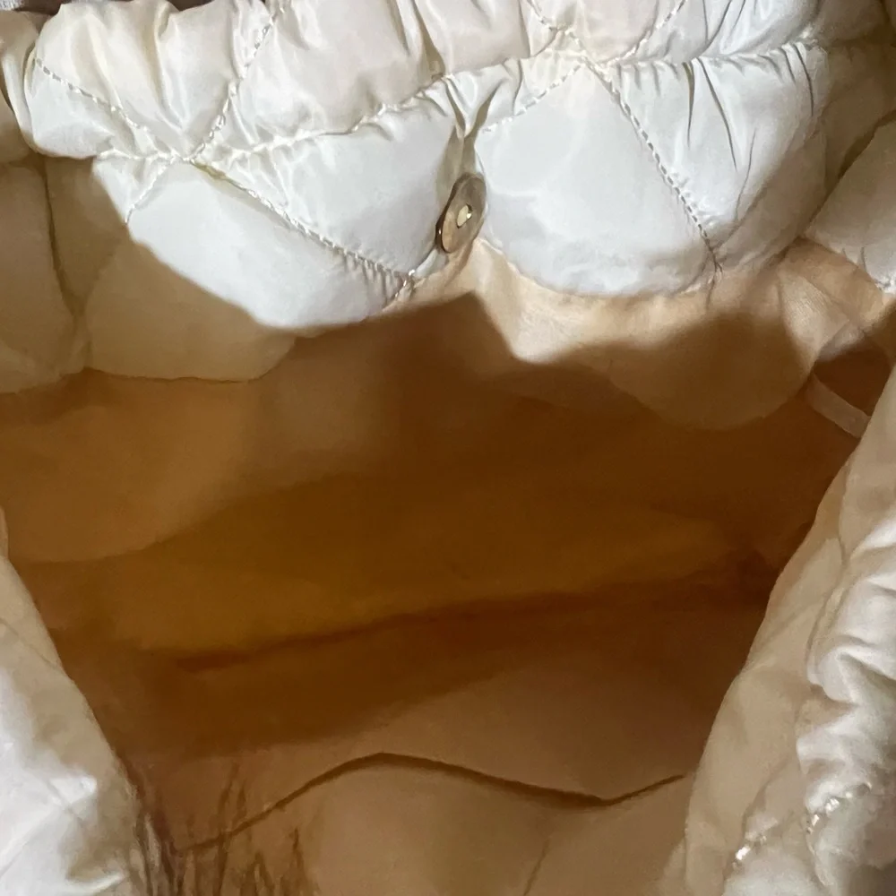 Elegant Cream Quilted Women's Bag - Picture 3 of 3